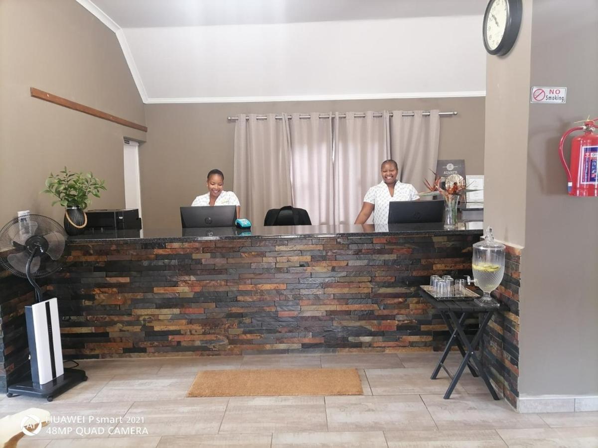 Nongoma Lodge & Inn Cc Buitenkant foto