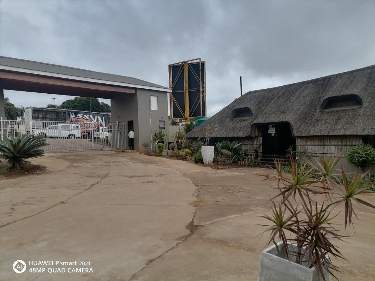 Nongoma Lodge & Inn Cc Buitenkant foto