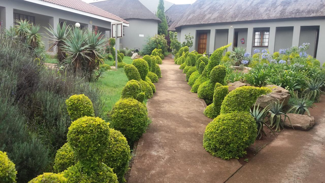 Nongoma Lodge & Inn Cc Buitenkant foto